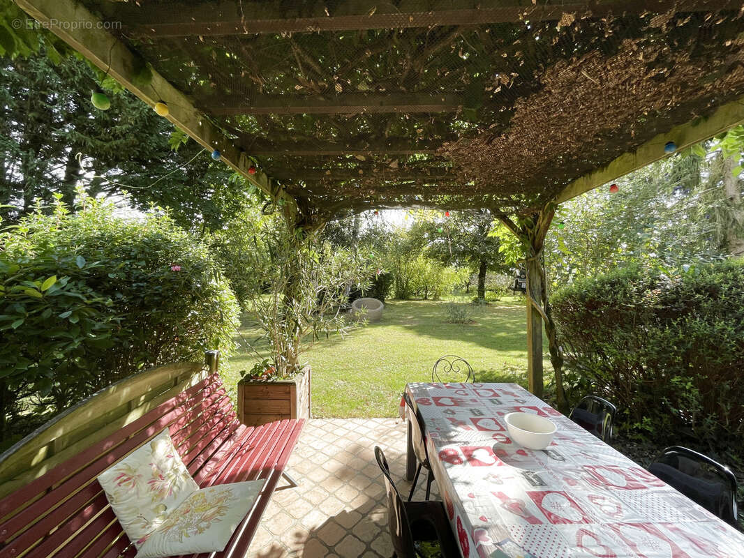 Maison à BEAUMONT-LA-RONCE