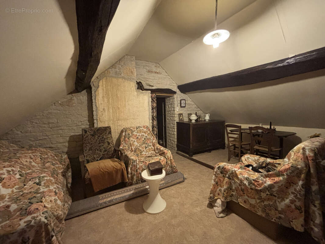 Maison à MONTLIOT-ET-COURCELLES