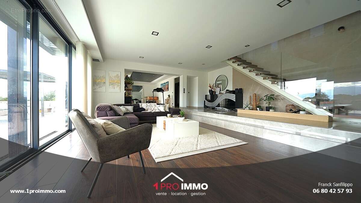 n°2 - Maison à COLOMBE