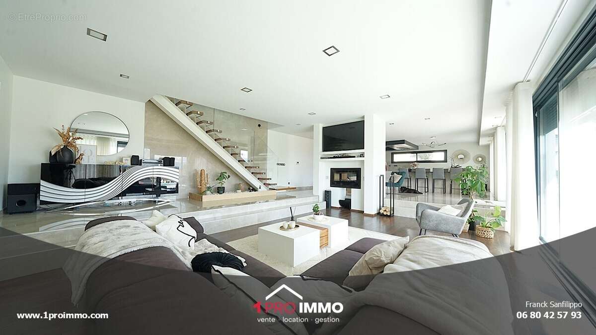 n°3 - Maison à COLOMBE