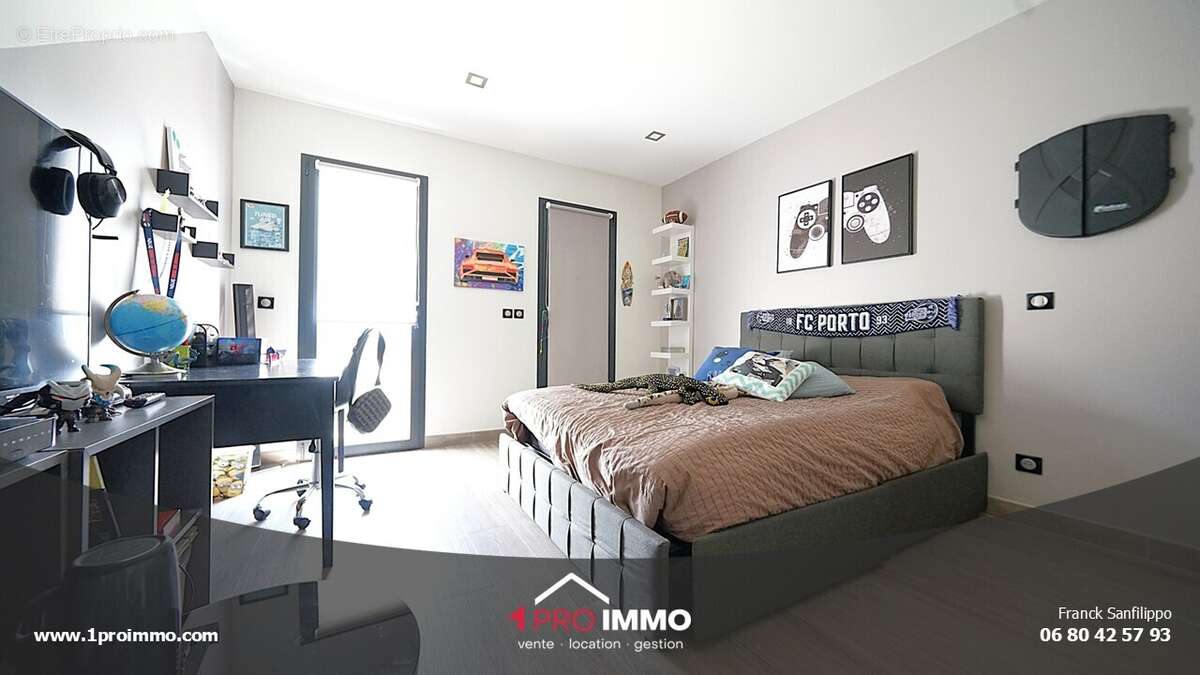 n°8 - Maison à COLOMBE