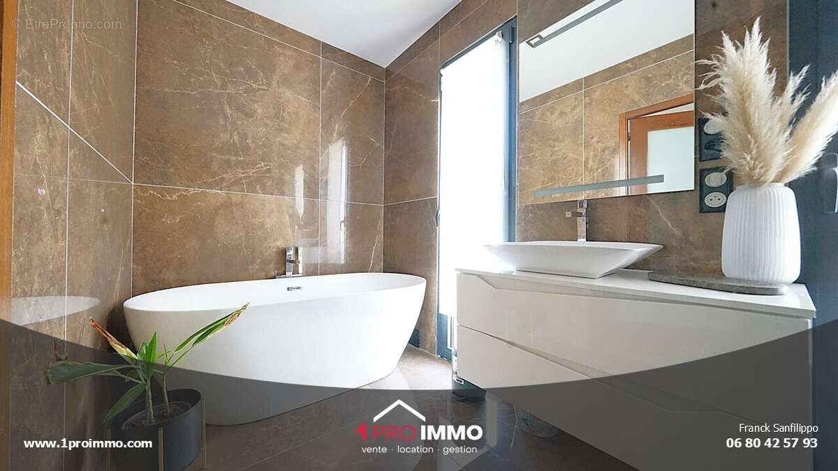 n°9 - Maison à COLOMBE