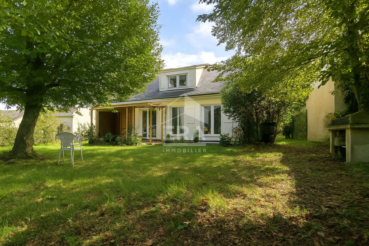 Maison à MONTCOURT-FROMONVILLE