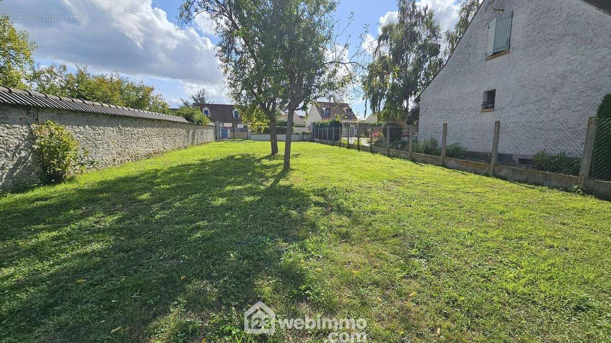 Un terrain plat. - Terrain à VAYRES-SUR-ESSONNE