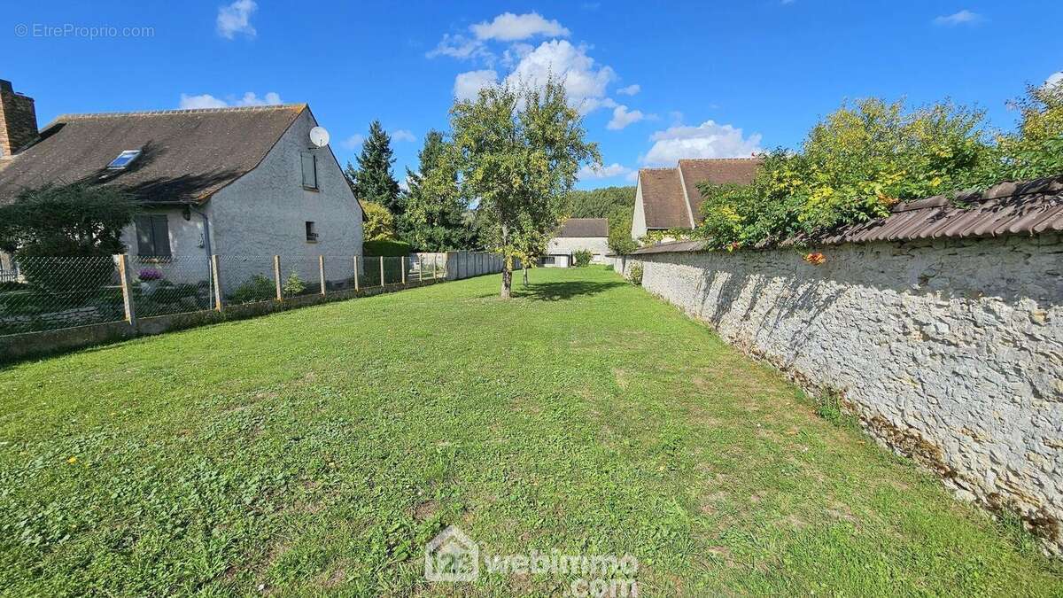 Un COS de 0,25. - Terrain à MILLY-LA-FORET