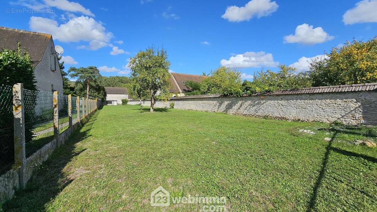 Une façade linéaire de 12 mètres. - Terrain à MILLY-LA-FORET