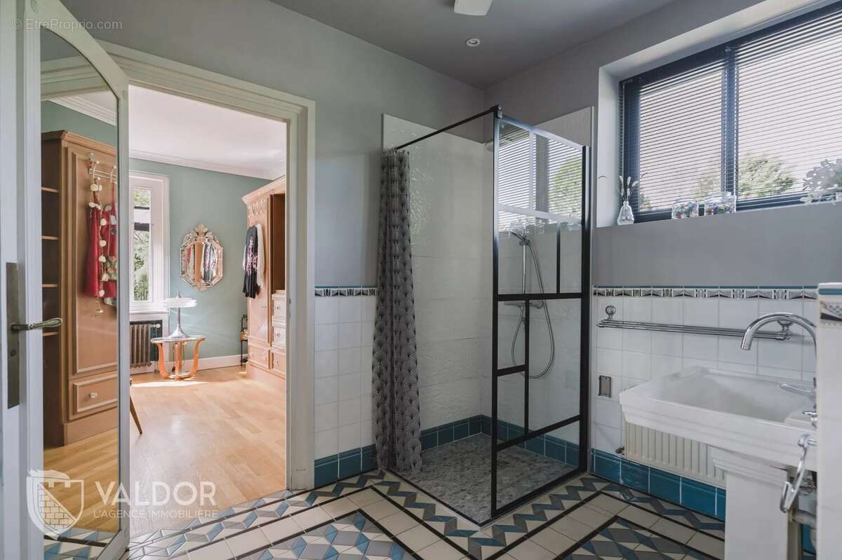 Maison à LA TOUR-DE-SALVAGNY