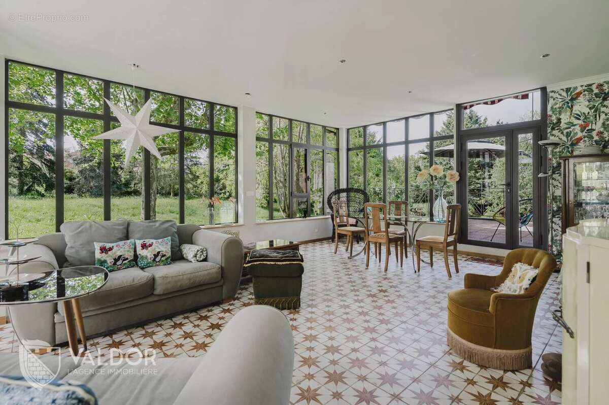 Maison à LA TOUR-DE-SALVAGNY