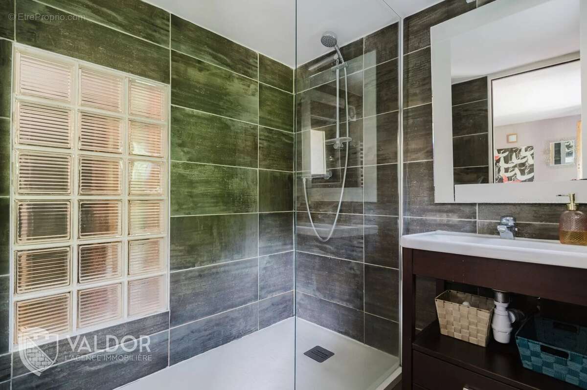 Maison à LA TOUR-DE-SALVAGNY