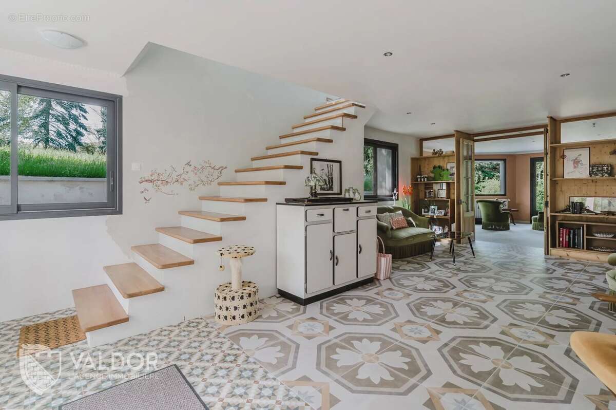 Maison à LA TOUR-DE-SALVAGNY