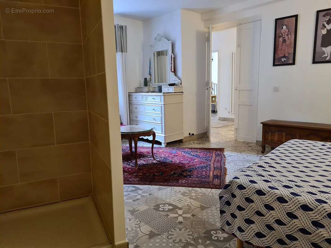 Maison à MONTOULIERS