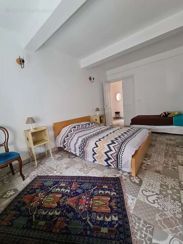 Maison à MONTOULIERS