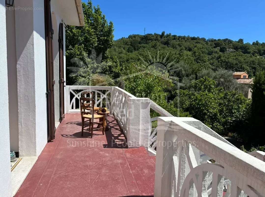 Maison à CHATEAUNEUF-GRASSE