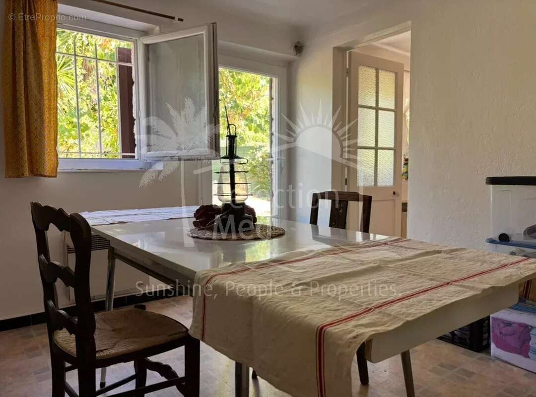 Maison à CHATEAUNEUF-GRASSE