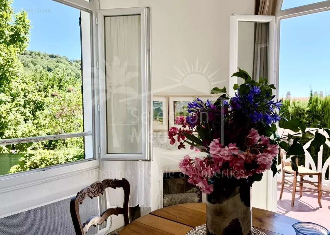 Maison à CHATEAUNEUF-GRASSE