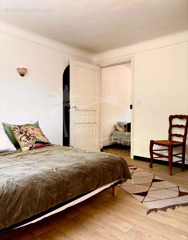 Maison à CHATEAUNEUF-GRASSE