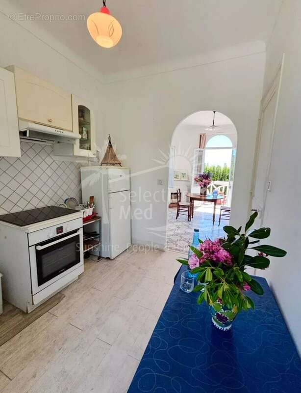 Maison à CHATEAUNEUF-GRASSE