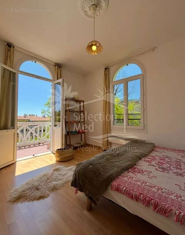 Maison à CHATEAUNEUF-GRASSE