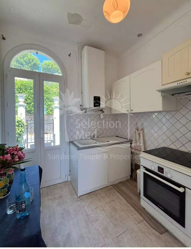 Maison à CHATEAUNEUF-GRASSE