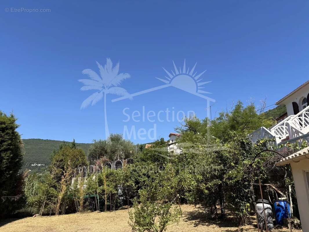 Maison à CHATEAUNEUF-GRASSE