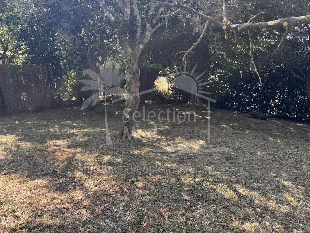 Maison à CHATEAUNEUF-GRASSE