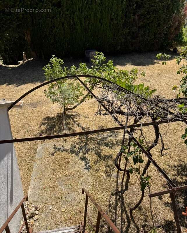 Maison à CHATEAUNEUF-GRASSE