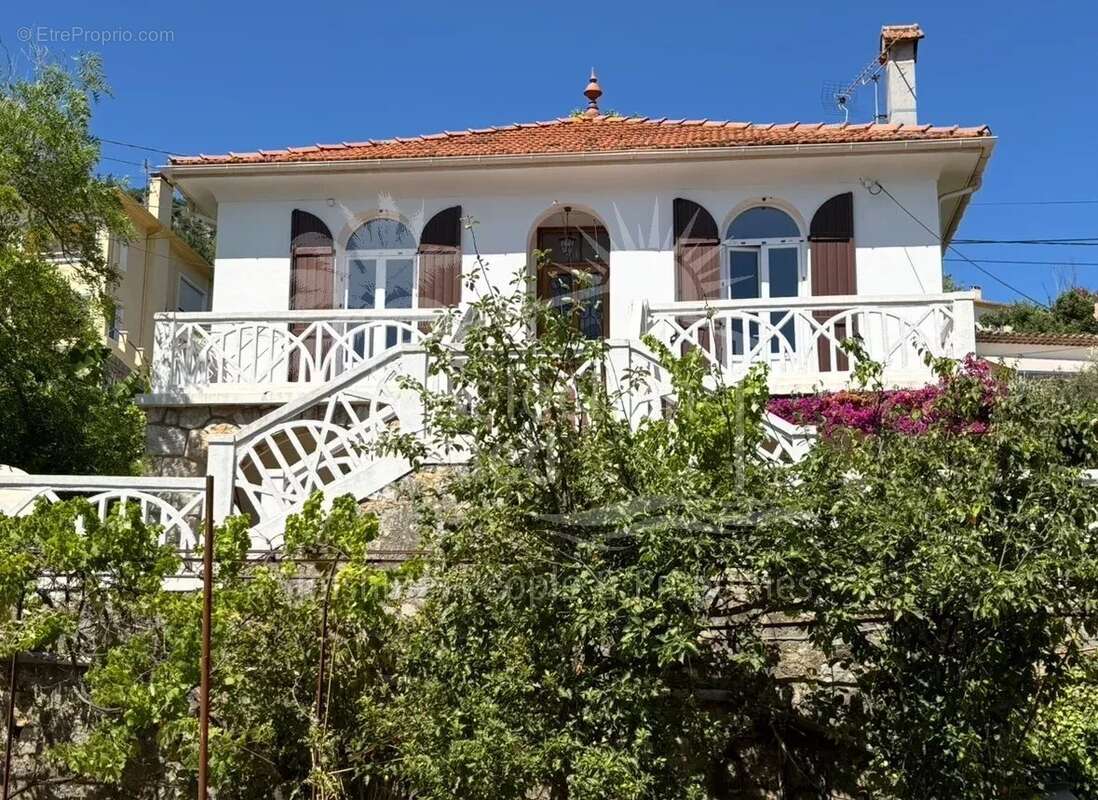 Maison à CHATEAUNEUF-GRASSE