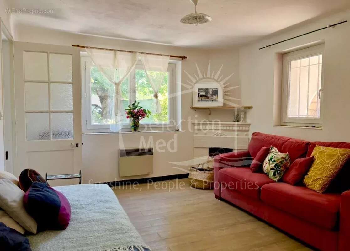 Maison à CHATEAUNEUF-GRASSE