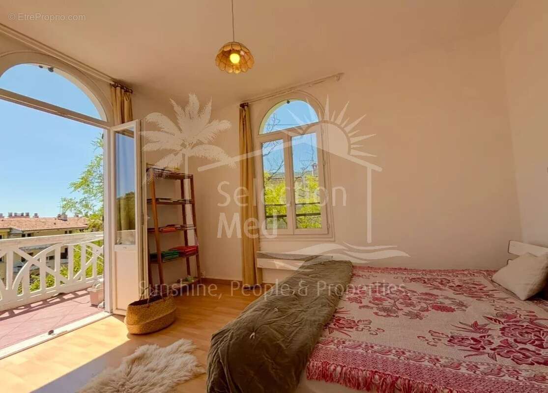 Maison à CHATEAUNEUF-GRASSE