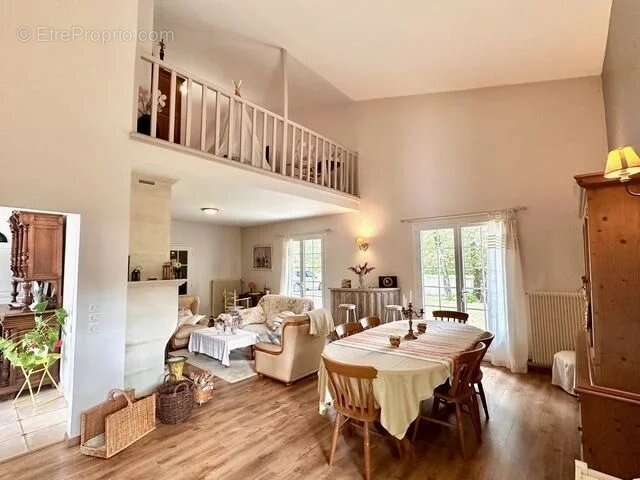 Maison à MARTIGNAS-SUR-JALLE