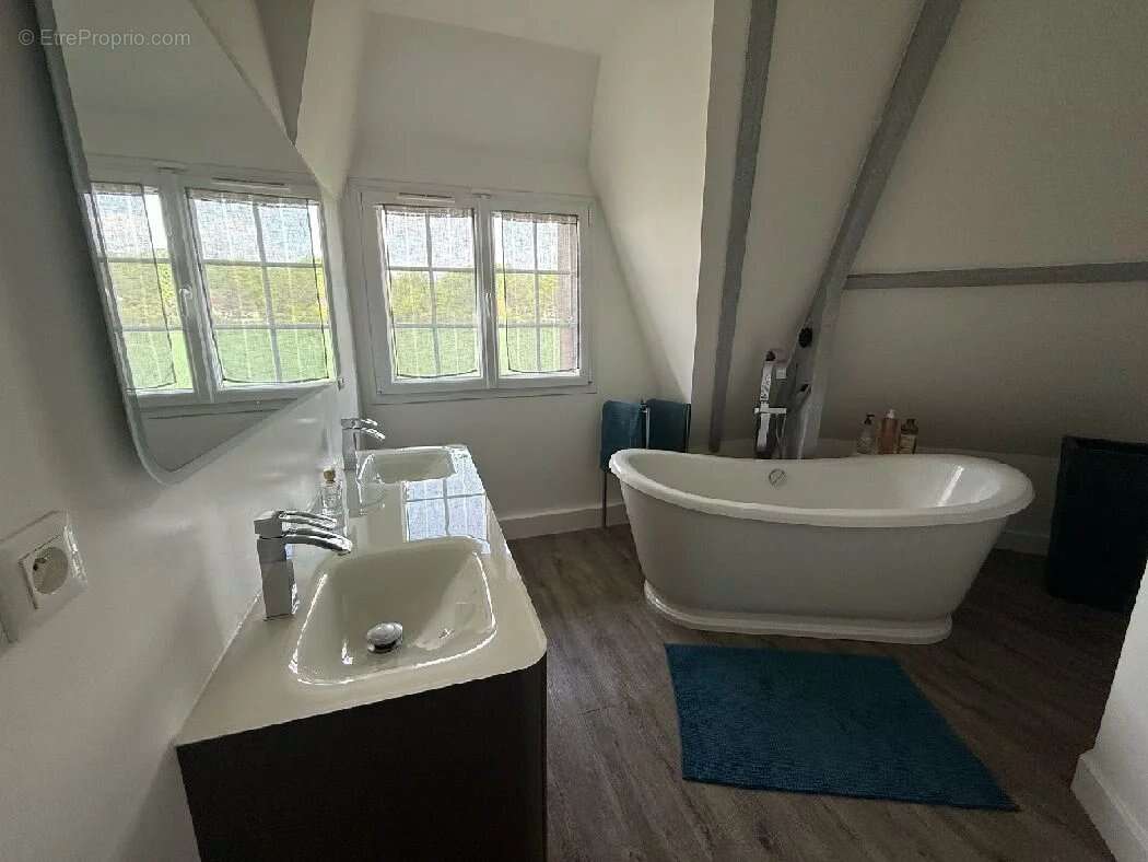 Maison à SAINT-MARTIN-DES-CHAMPS