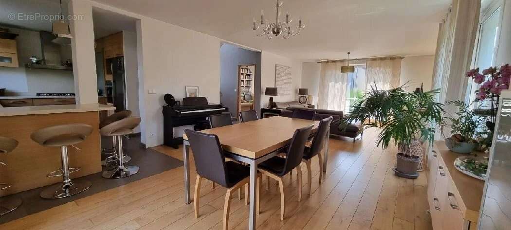 Maison à LE PERREUX-SUR-MARNE