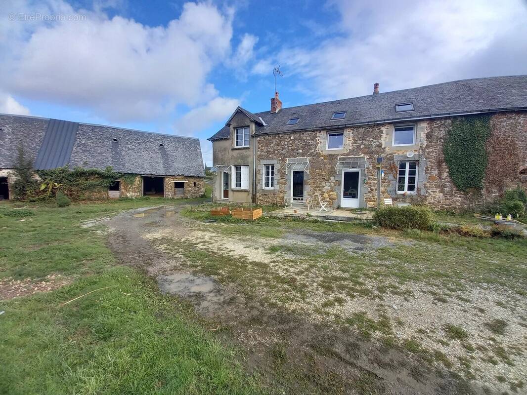 Maison à SAINT-GEORGES-BUTTAVENT