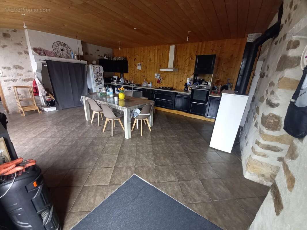 Maison à SAINT-GEORGES-BUTTAVENT