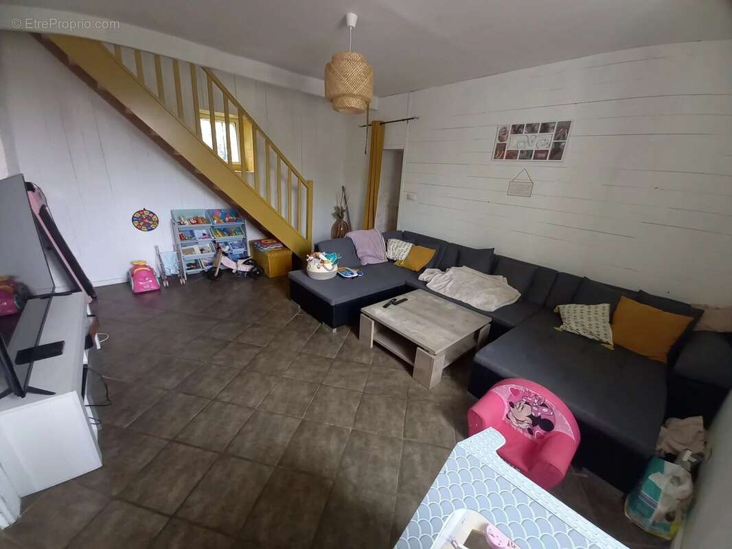 Maison à SAINT-GEORGES-BUTTAVENT