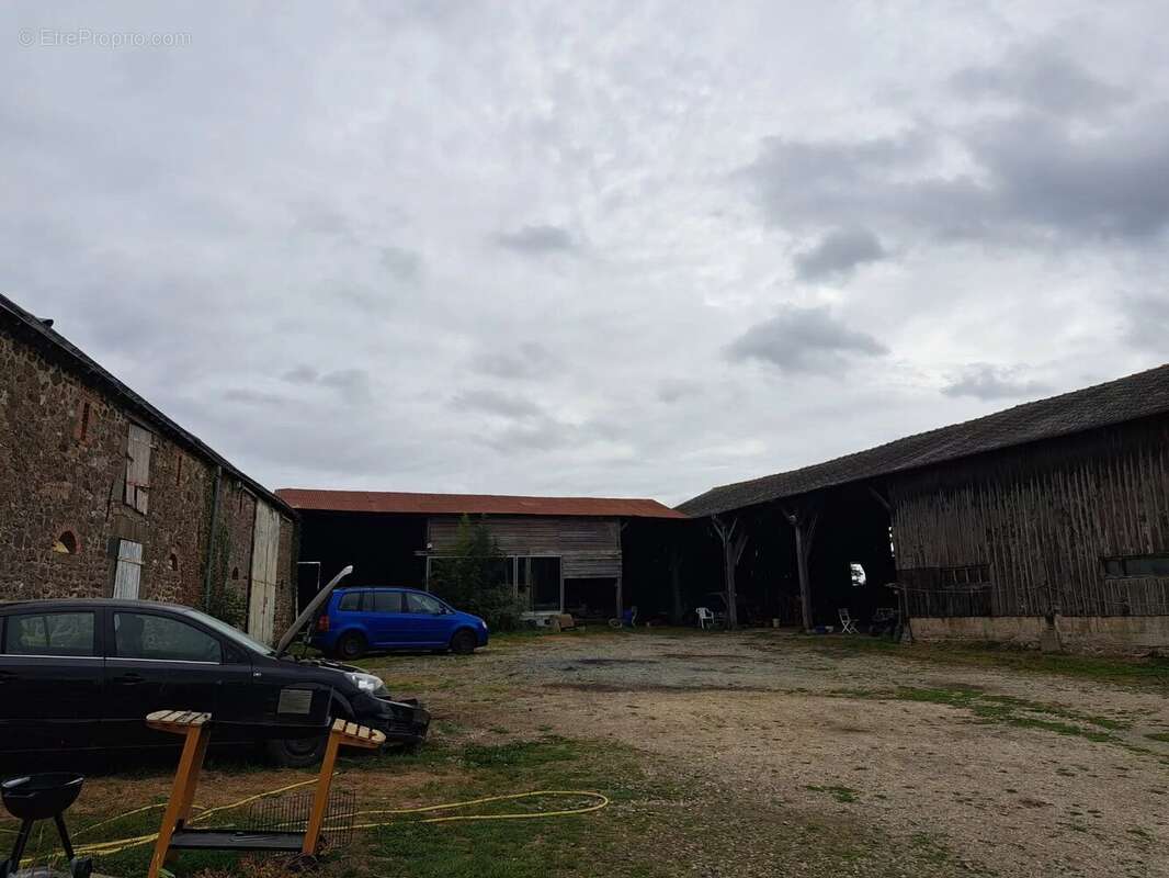 Maison à SAINT-GEORGES-BUTTAVENT