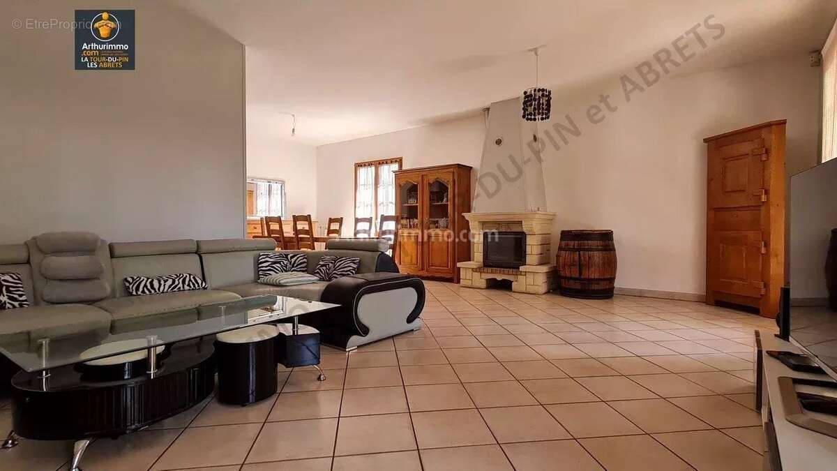 Maison à LA TOUR-DU-PIN