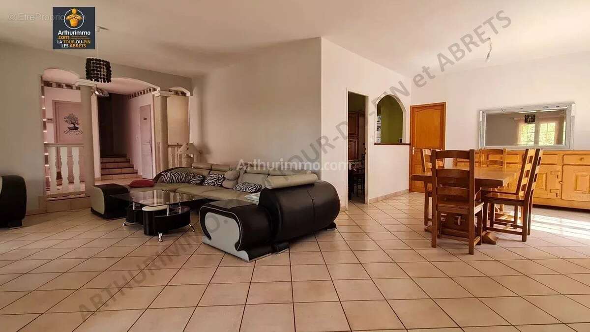 Maison à LA TOUR-DU-PIN