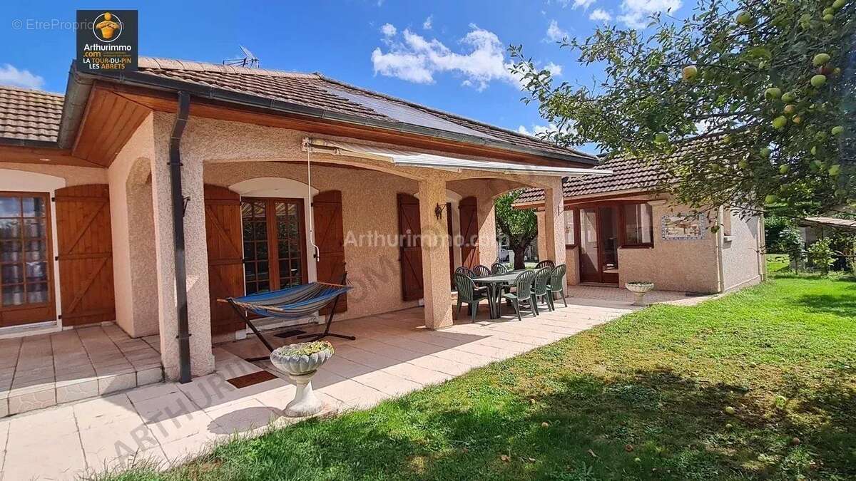 Maison à LA TOUR-DU-PIN