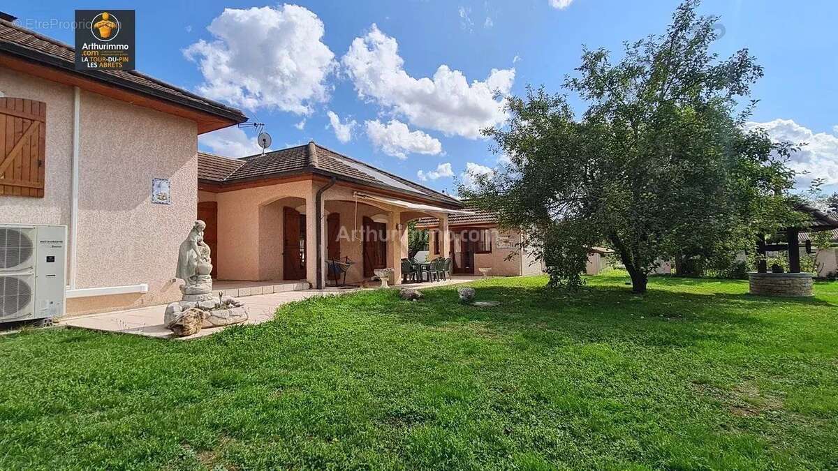 Maison à LA TOUR-DU-PIN