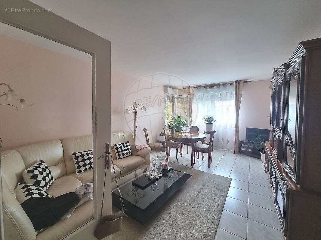 Appartement à LE BLANC-MESNIL