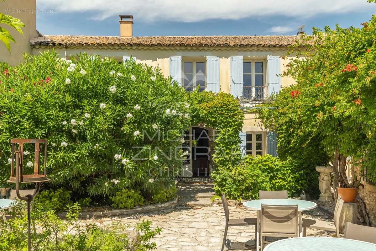 Maison à L&#039;ISLE-SUR-LA-SORGUE