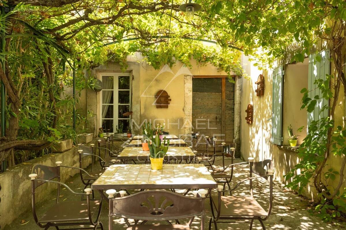 Maison à L&#039;ISLE-SUR-LA-SORGUE