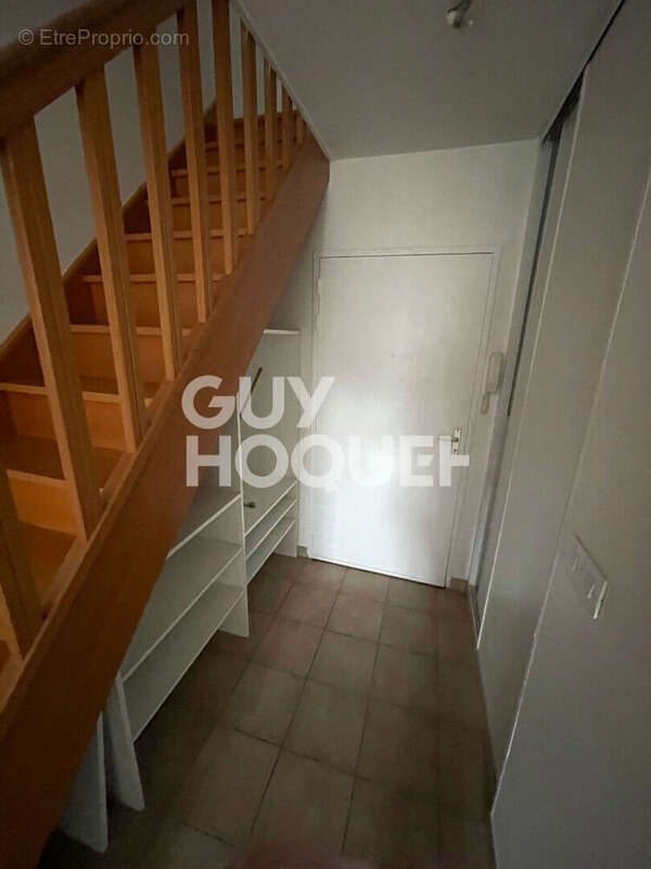 Appartement à VENEUX-LES-SABLONS