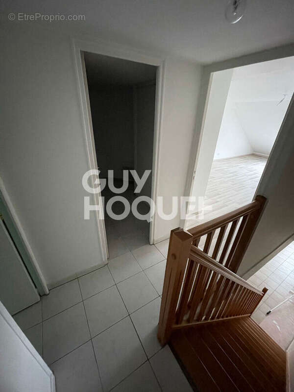 Appartement à VENEUX-LES-SABLONS