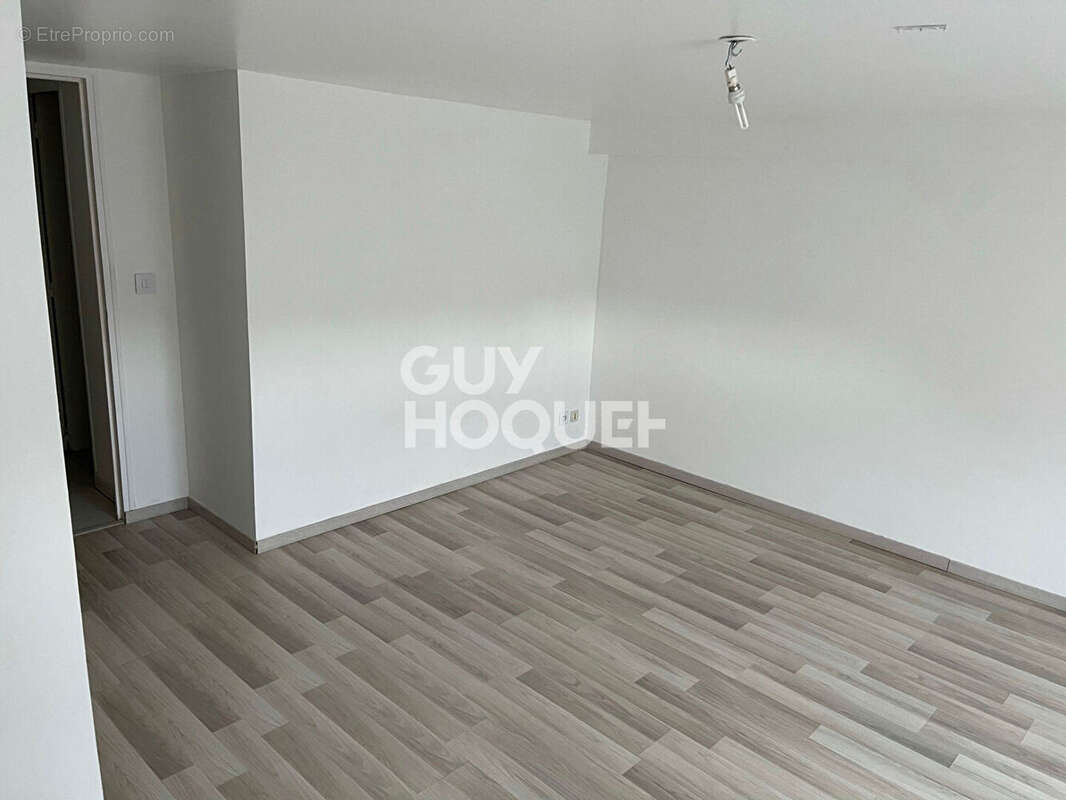 Appartement à VENEUX-LES-SABLONS