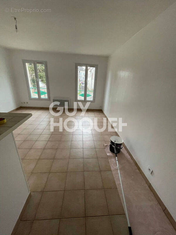 Appartement à VENEUX-LES-SABLONS