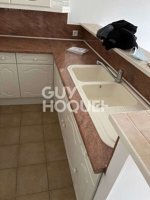 Appartement à VENEUX-LES-SABLONS