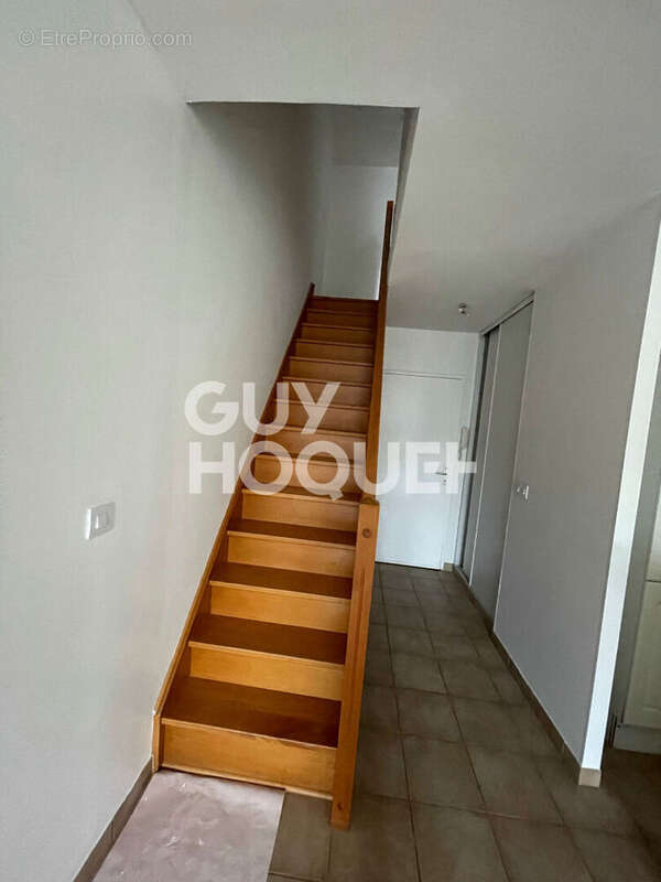 Appartement à VENEUX-LES-SABLONS