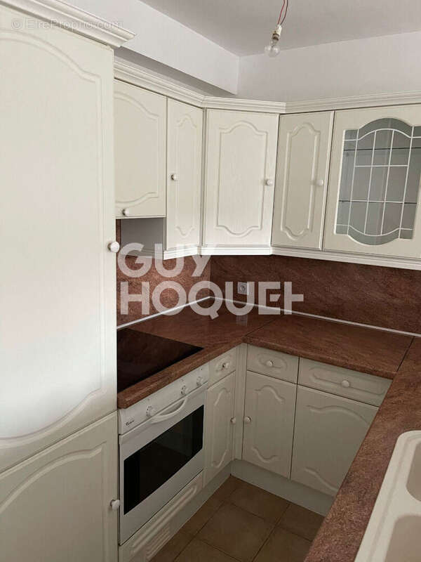 Appartement à VENEUX-LES-SABLONS